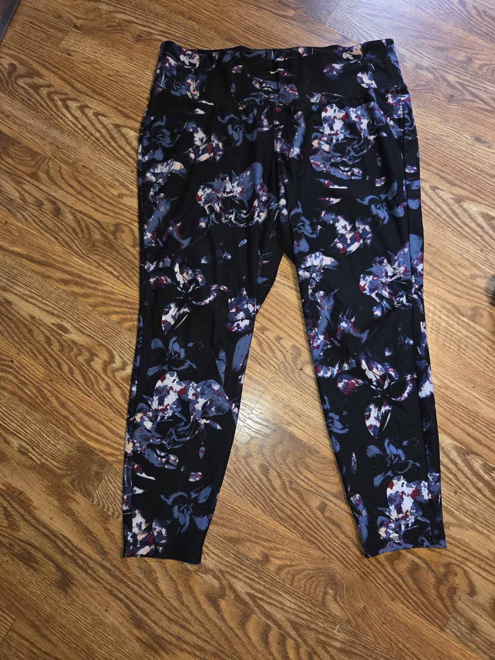 Livi By Lane Bryant Black Floral Capri Leggings with Blue & Purple Accents